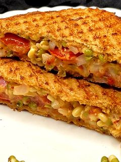 स्प्राउट्स सैंडविच(Sprouts sandwich recipe in hindi) रेसिपी मुख्य फोटो