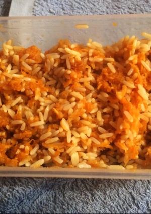 Una foto de Arroz con zanahoria y salsa de soja para vianda