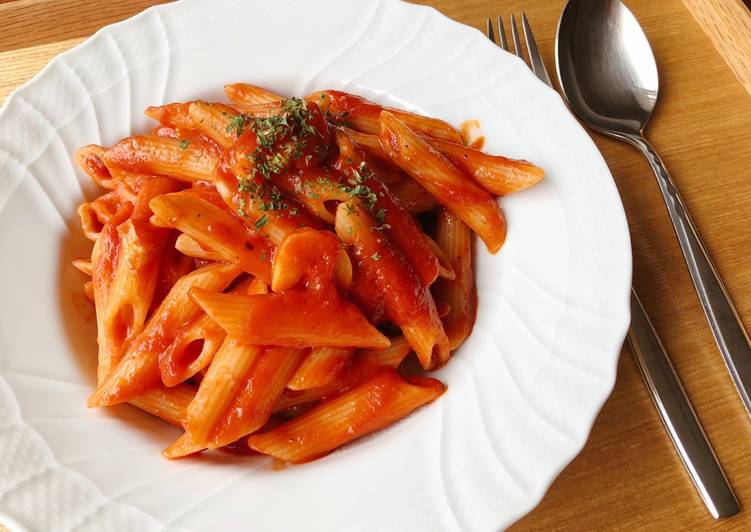 Simple Penne with Tomato Sauce