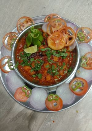 છોલે (chhole recipe in gujarati) રેસીપી મુખ્ય ફોટો