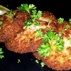 A picture of Mike's EZ Crab Cakes.