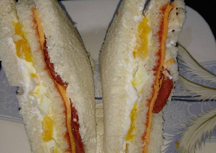 Sandwich of pepperoni and egg