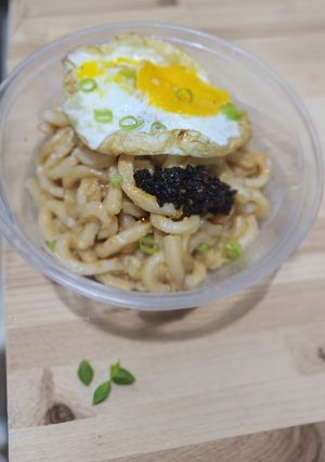 Foto resep Chilli Peanut Udon Noodles
