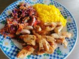 Bifinhos de frango com legumes salteados e arroz