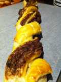 Trenza de hojaldre con nutella y chispas de chocolate