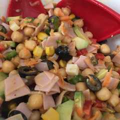 Una foto de Ensalada de garbanzos