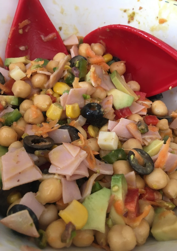 Una foto de Ensalada de garbanzos