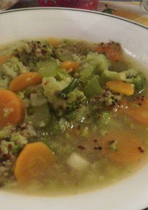 Foto di Zuppa saporita con la quinoa e le verdure