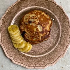 10 min Breakfast | Banana chocolate chip quick pancake batter A picture of 10 min Breakfast | Banana chocolate chip quick pancake batter.