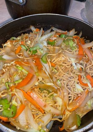 Una foto de Chao mein chino
