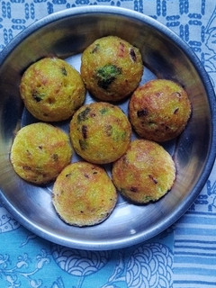 રવા અપ્પમ (Rava Appam Recipe In Gujarati) રેસીપી મુખ્ય ફોટો