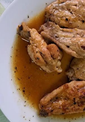 Una foto de Alitas al ajillo