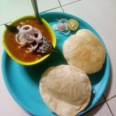 A picture of Chola bhatura.