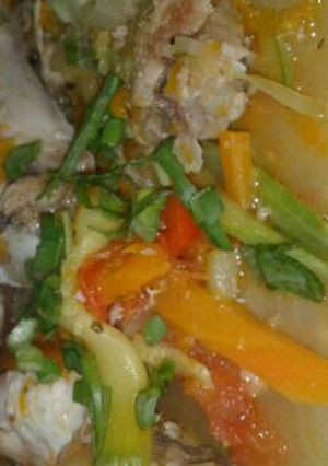 Una foto de Pollo con verduritas