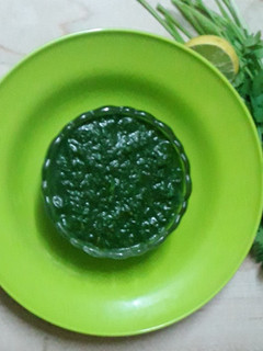 કોથમીર ની ચટણી (Kothmir Chutney Recipe In Gujarati) રેસીપી મુખ્ય ફોટો