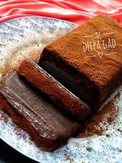 चॉकलेट मुझ केक (chocolate mousse cake recipe in marathi) रेसिपी चे मुख्य फोटो