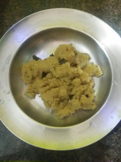 சுஜி கிச்சடி(rava kichdi recipe in tamil) செய்முறை முக்கிய புகைப்படம்