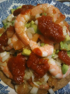 Una foto de Tortita cóctel de gambas