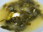 Una foto de sopa de lechuga