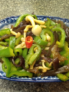青椒炒菇(素) 的食譜成品照片