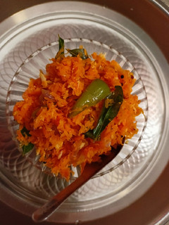 கேரட் பொரியல்(carrot poriyal recipe in tamil) செய்முறை முக்கிய புகைப்படம்