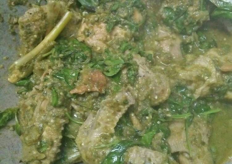 Langkah Mudah untuk Membuat Ayam bumbu hijau Anti Gagal