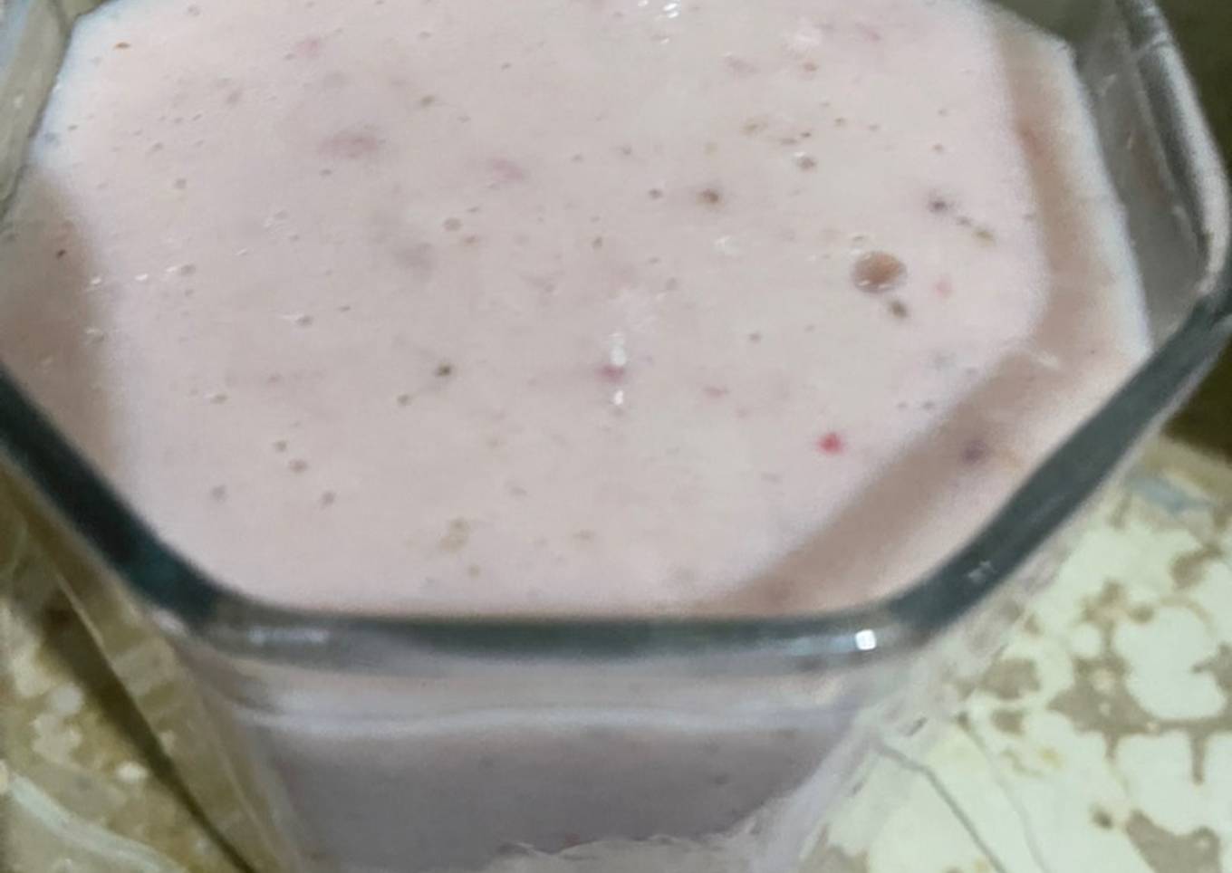 Banana apple strawberry shake