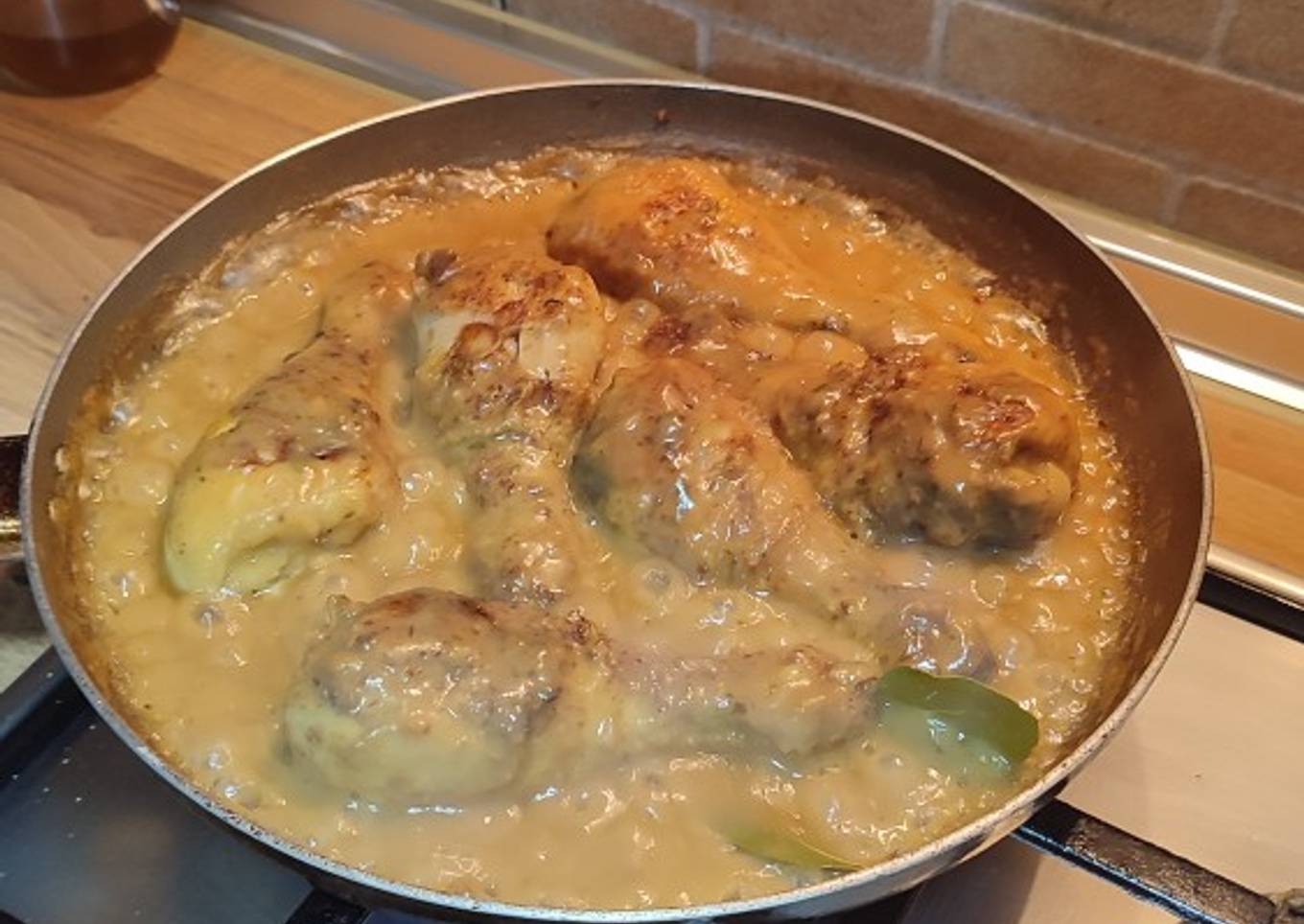 Jamoncitos de pollo en salsa de champiñones