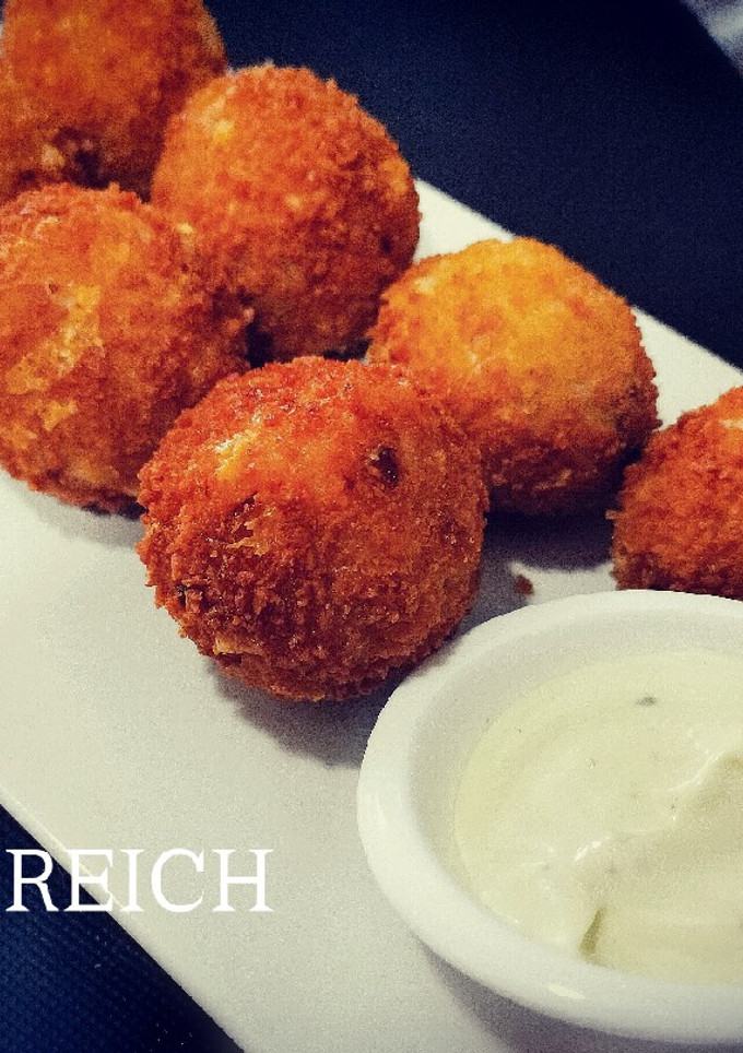 Una foto de Croqueta de arroz y queso