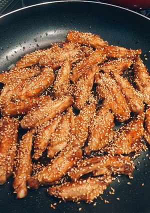 A picture of Honey Chicken with Sesame.