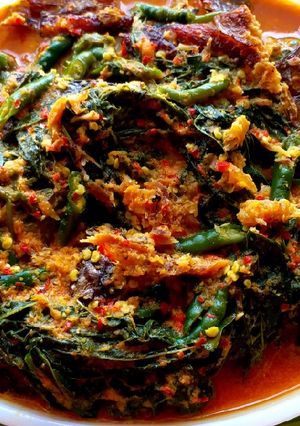 Foto resep Gulai Daun Singkong Ikan Patin Salai
