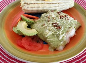 Una foto de Pescado al horno con salsa de espárragos y pecanas 🇵🇪