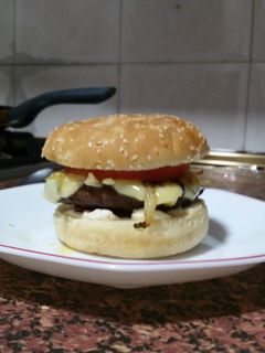 Una foto de Cheeseburger
