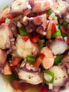 Una foto de Salpicón de pulpo y langostinos