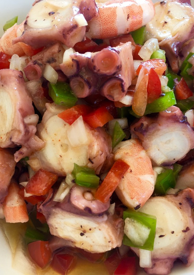 Una foto de Salpicón de pulpo y langostinos