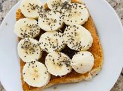 Una foto de tostadas de chia