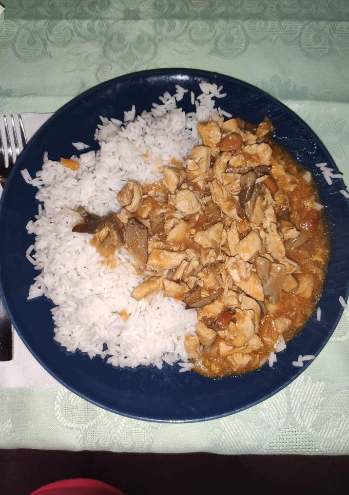 Una foto de Pollo con Almendras