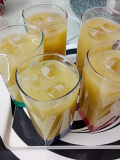 आम पन्ना (aam panna recipe in Hindi) रेसिपी मुख्य फोटो