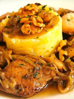 Una foto de Hígado de ternera encebollado con Puré de patata