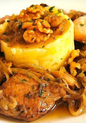 Foto principal de Hígado de ternera encebollado con Puré de patata