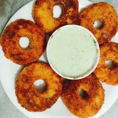 A picture of Potato chicken doughnuts.
