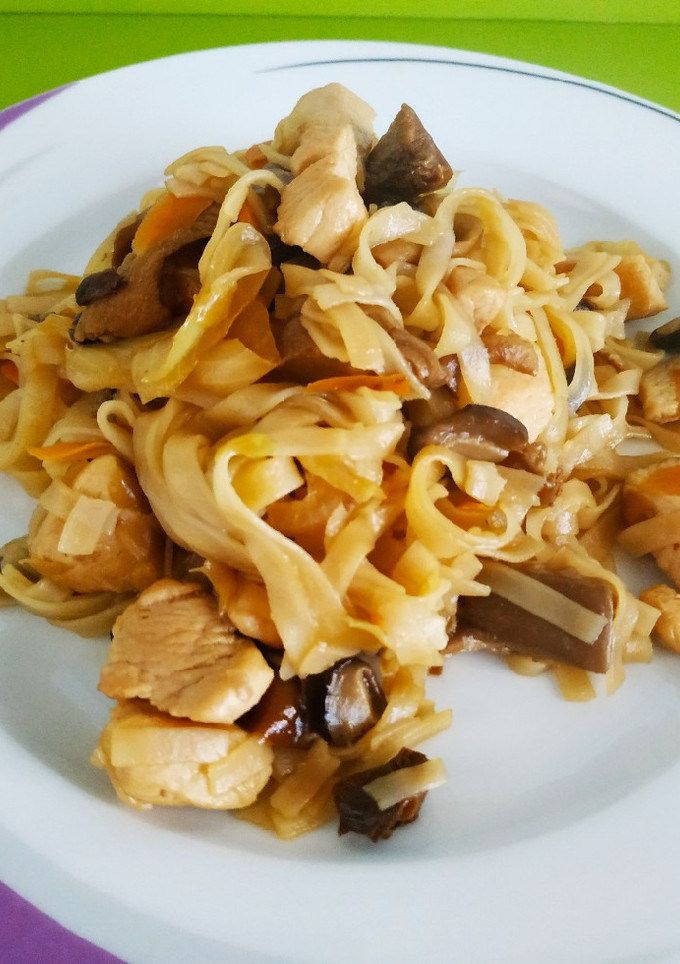 Una foto de Noodles de arroz con pavo