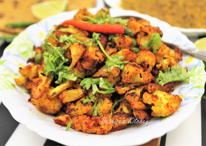 Recipe of Homemade Spicy Aloo Gobhi Matar Stir Fry (Potato Cauliflower Green Peas Curry)