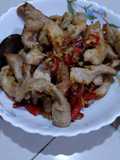 หมูทอดกระเทียมและพริกสด