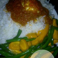 A picture of White rice boiled egg stew with buttered vegs.