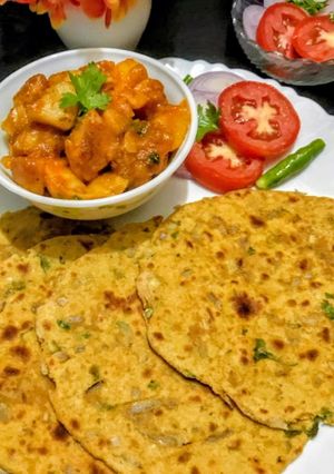 मिस्सी रोटी और चटपटी आलू की सब्जी रेसिपी मुख्य फोटो
