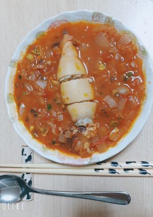 Hình của món Mực nhồi thịt sốt chua cay.