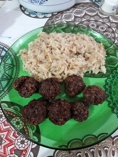 Una foto de Arroz grañado con albóndigas