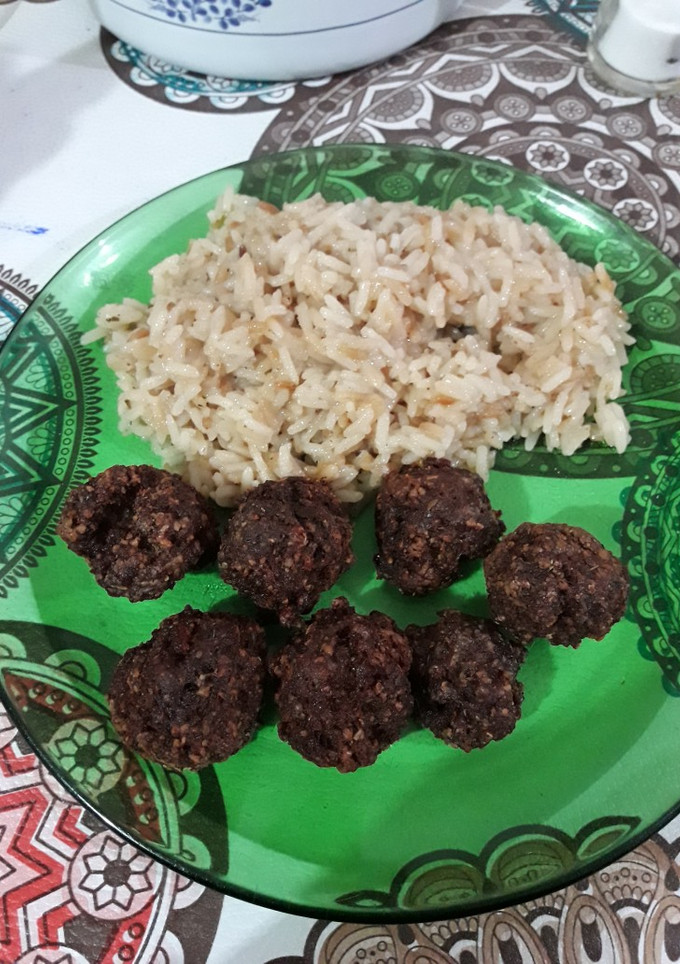 Una foto de Arroz grañado con albóndigas