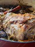 Gigot d'agneau de Pâques au foin